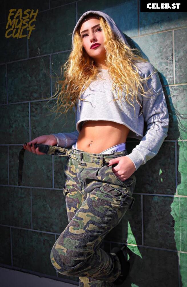 Megan Elizabeth / megann_eliizabeth Image 12029250