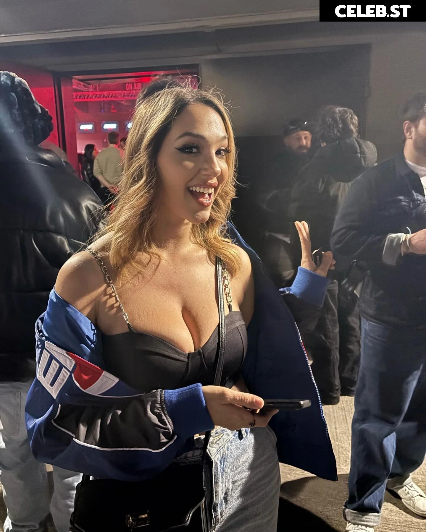 Livia De Luca / LaLoviaa / quelaag92 [Busty Italian] Image 12035568