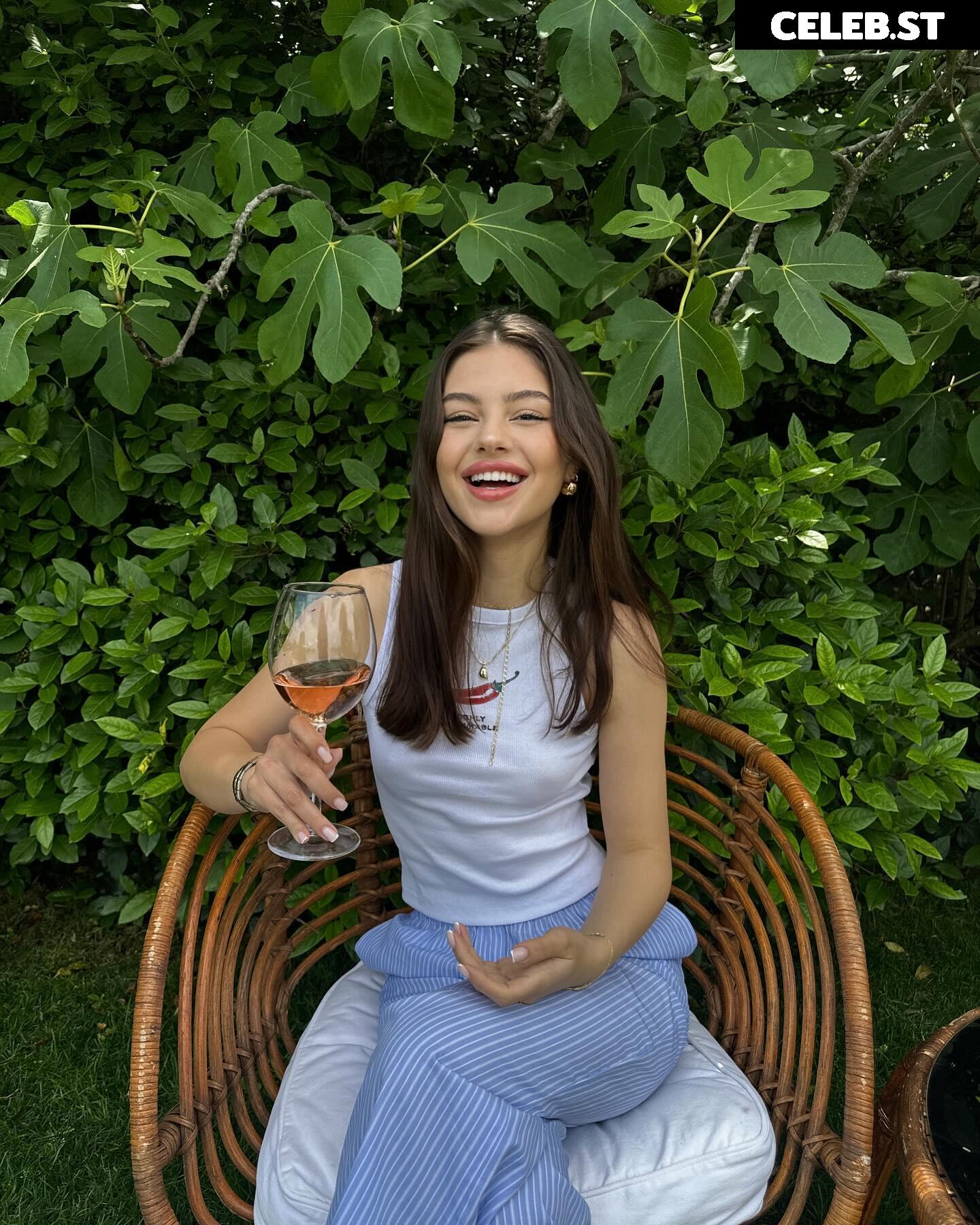 Sinem Melek Coşkun / sinemcoskunss / sinemcoskuns Image 12034806