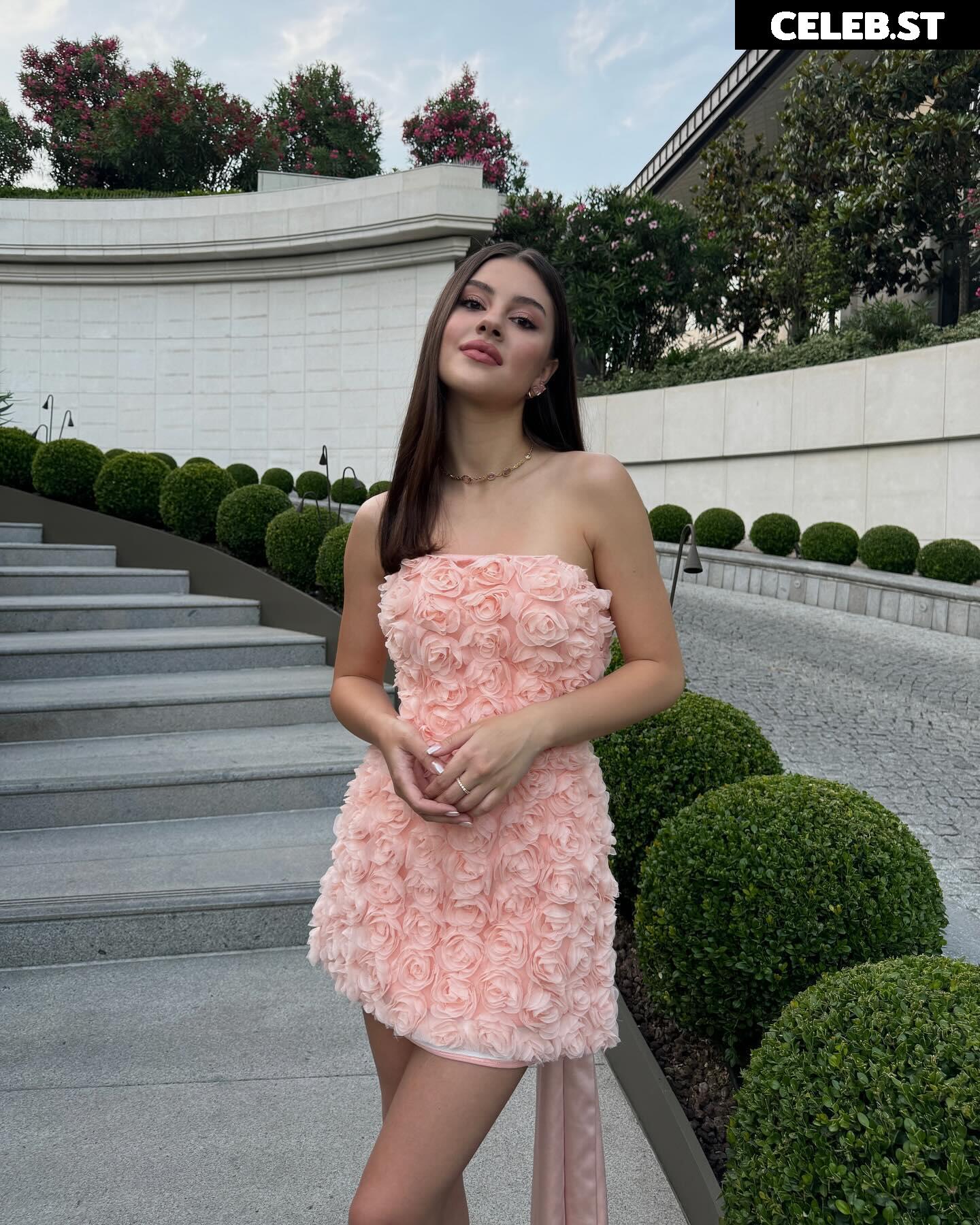 Sinem Melek Coşkun / sinemcoskunss / sinemcoskuns Image 12034809