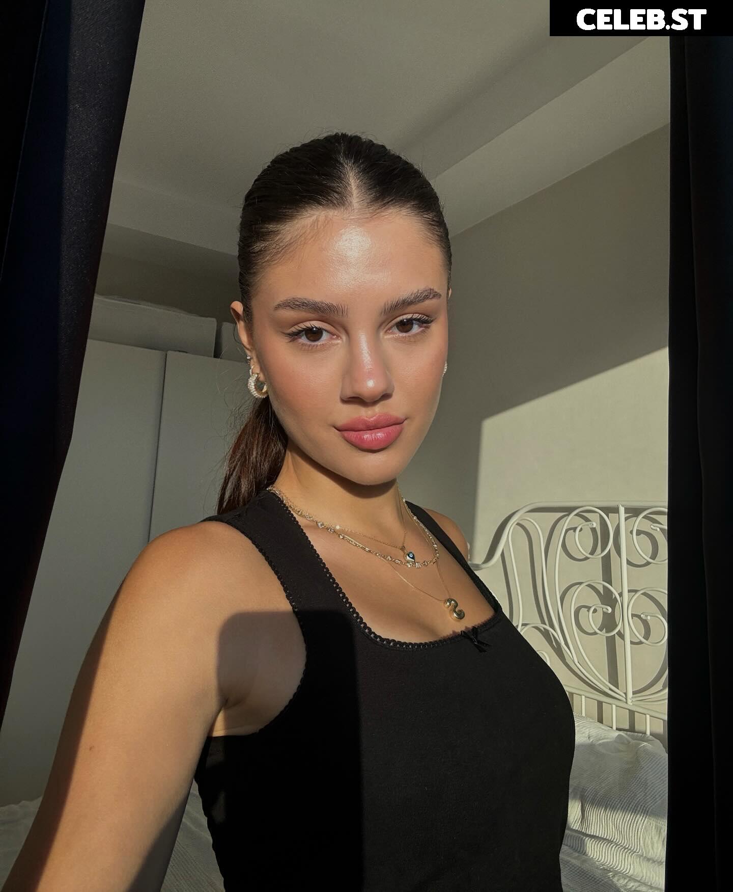 Sinem Melek Coşkun / sinemcoskunss / sinemcoskuns Image 12034842