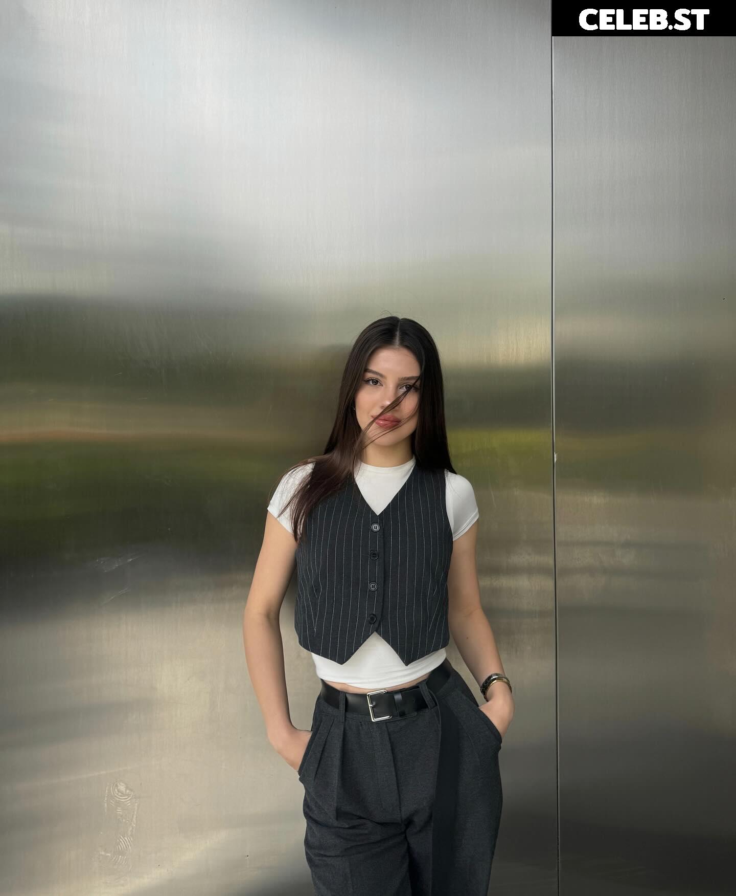 Sinem Melek Coşkun / sinemcoskunss / sinemcoskuns Image 12034841