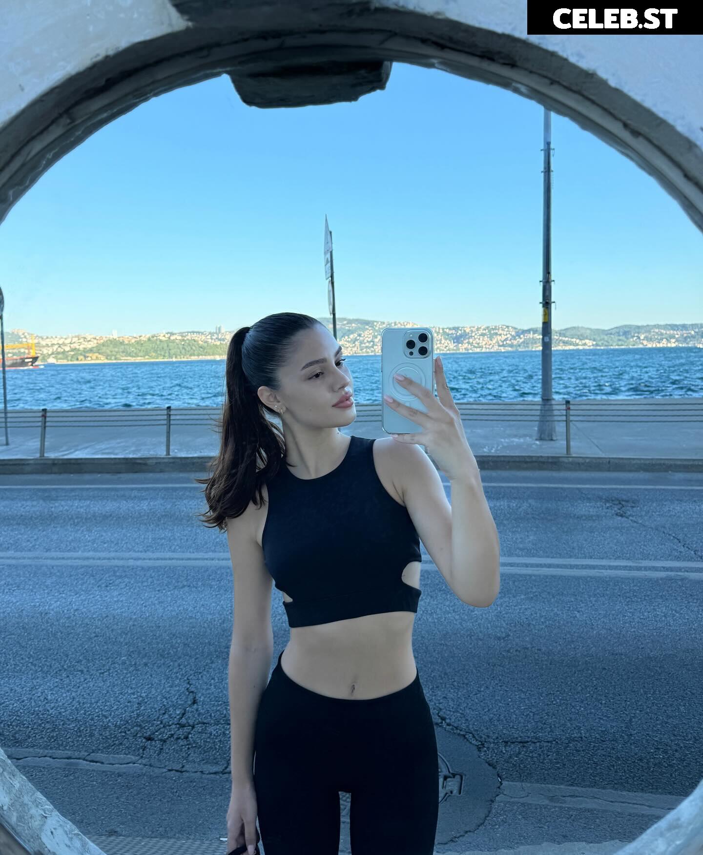 Sinem Melek Coşkun / sinemcoskunss / sinemcoskuns Image 12034844