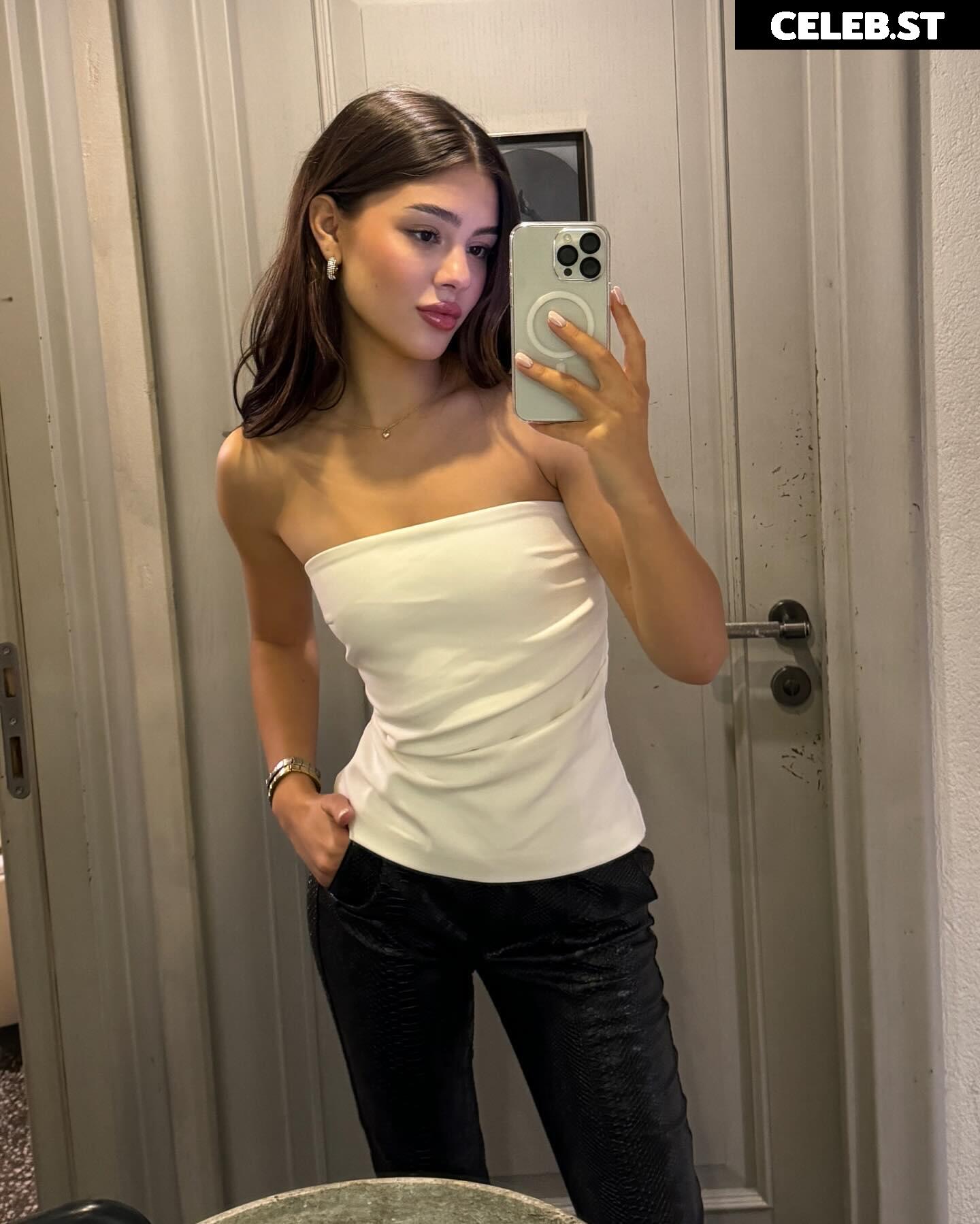 Sinem Melek Coşkun / sinemcoskunss / sinemcoskuns Image 12034795