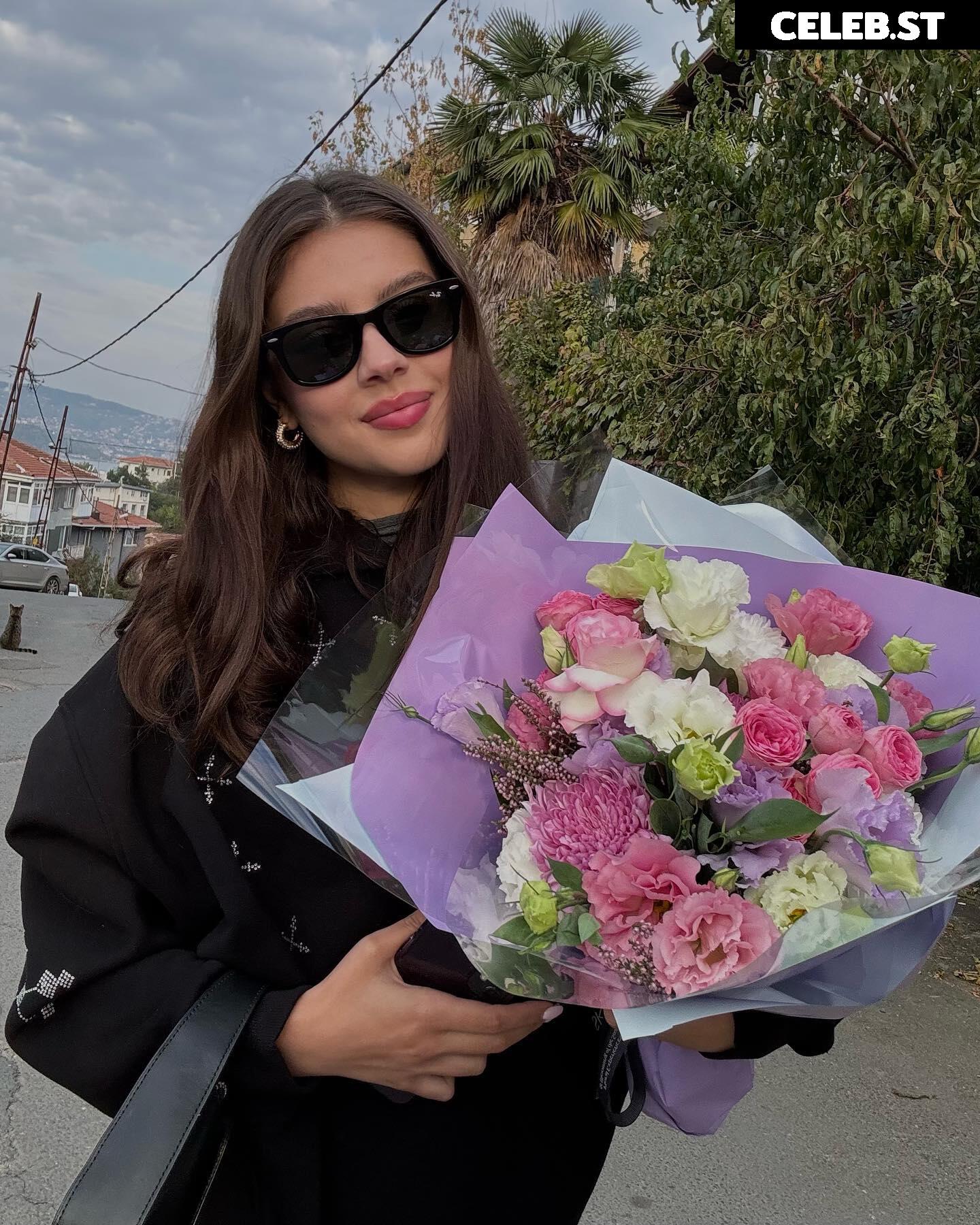 Sinem Melek Coşkun / sinemcoskunss / sinemcoskuns Image 12034726