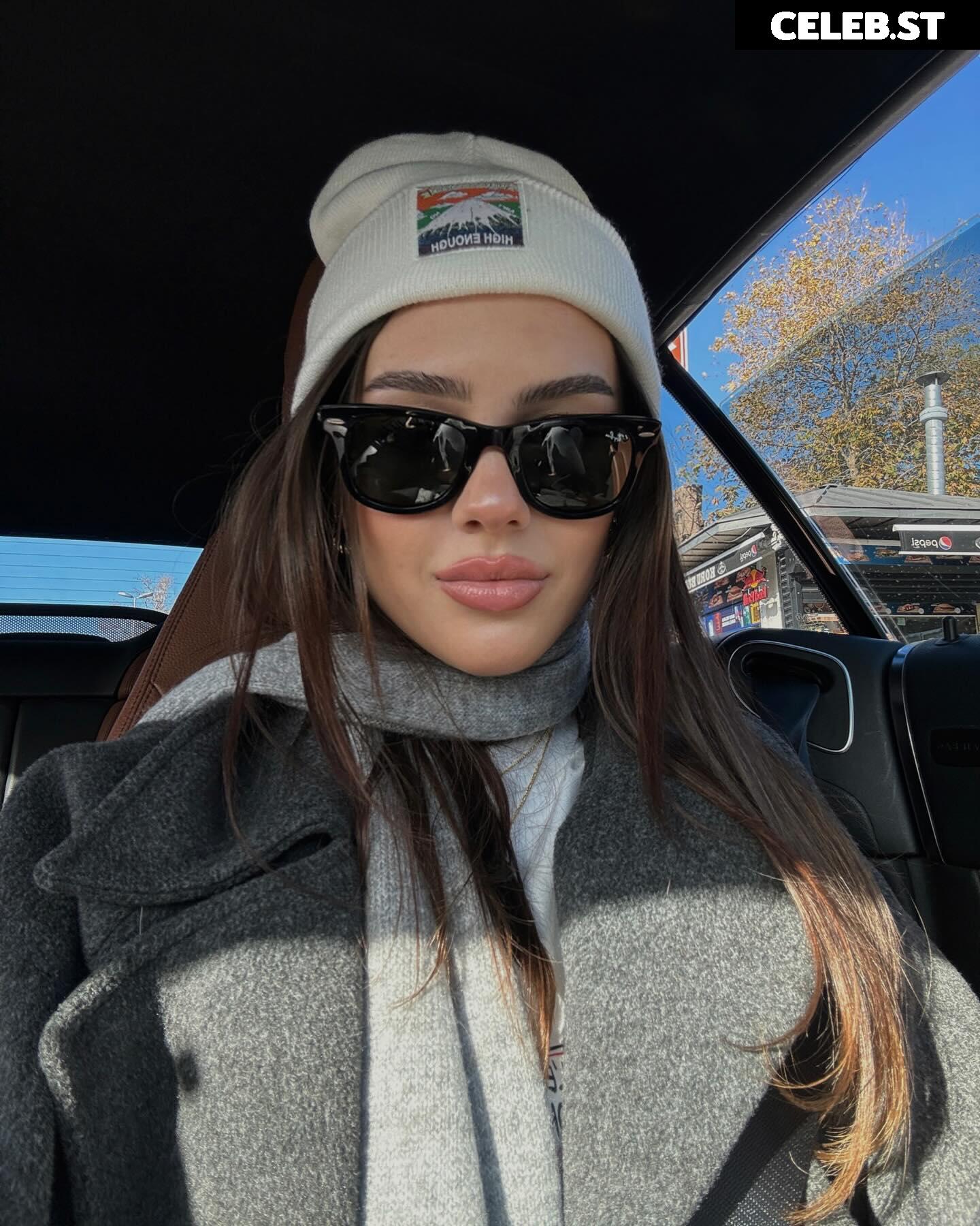Sinem Melek Coşkun / sinemcoskunss / sinemcoskuns Image 12034762