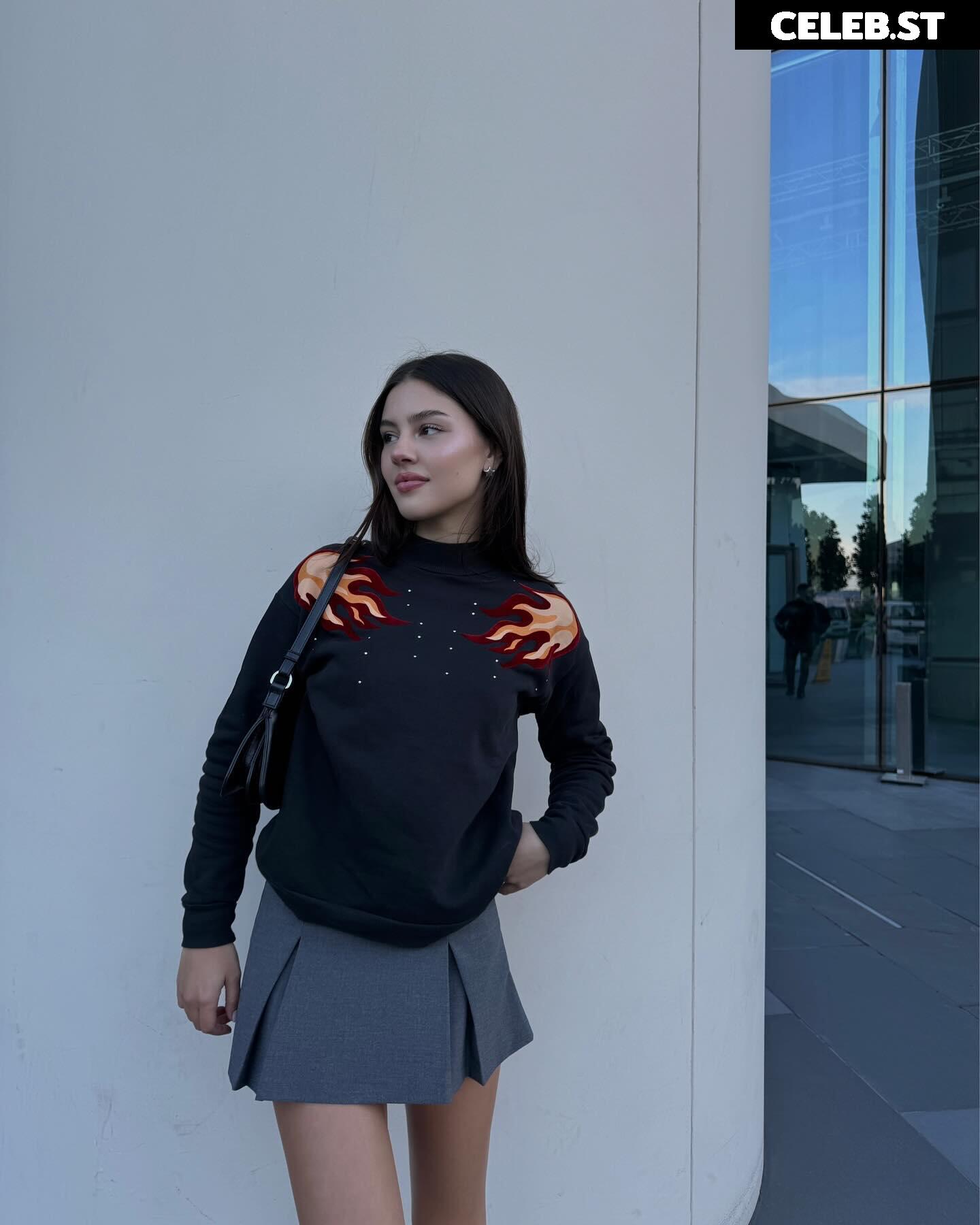 Sinem Melek Coşkun / sinemcoskunss / sinemcoskuns Image 12034752