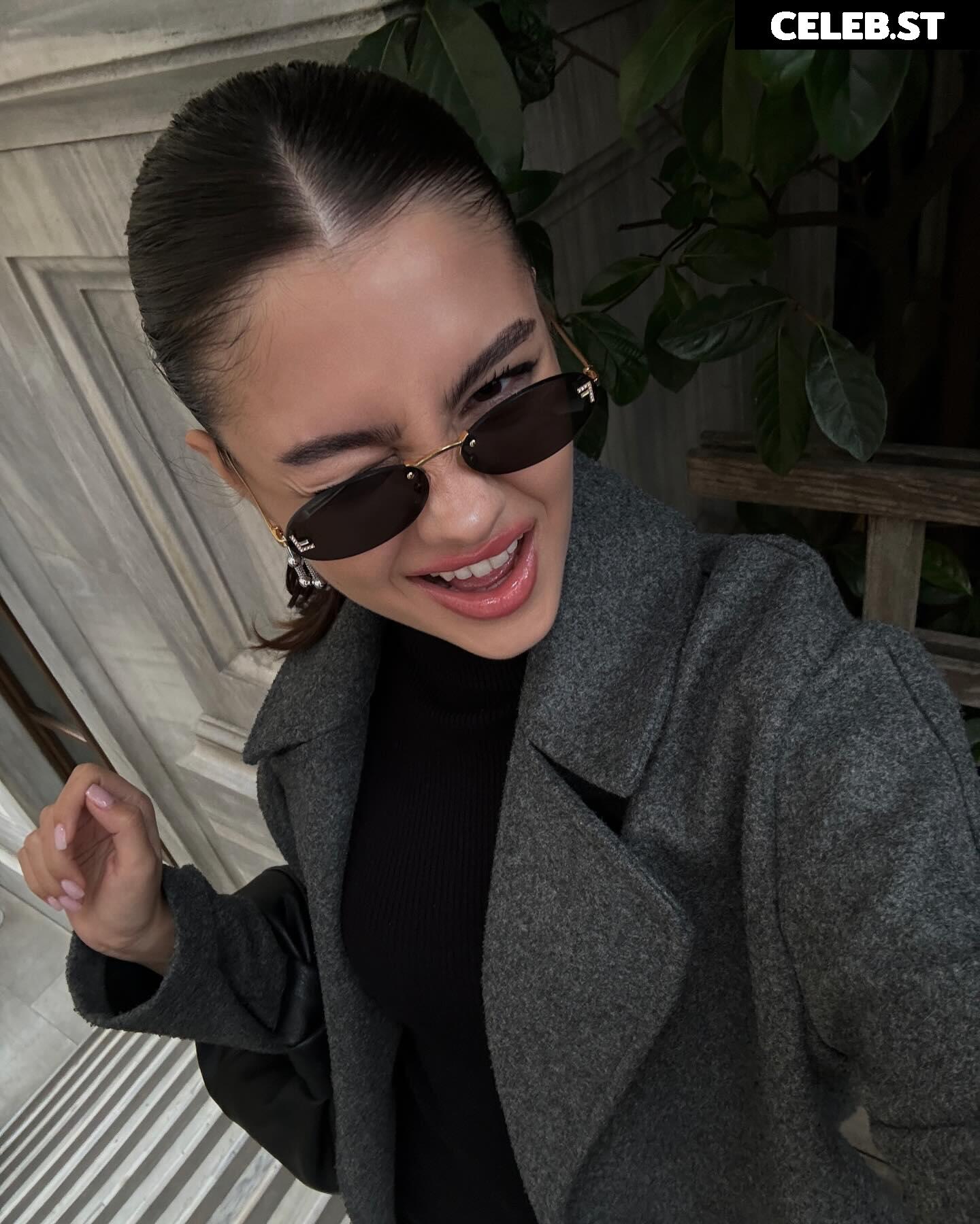 Sinem Melek Coşkun / sinemcoskunss / sinemcoskuns Image 12034771