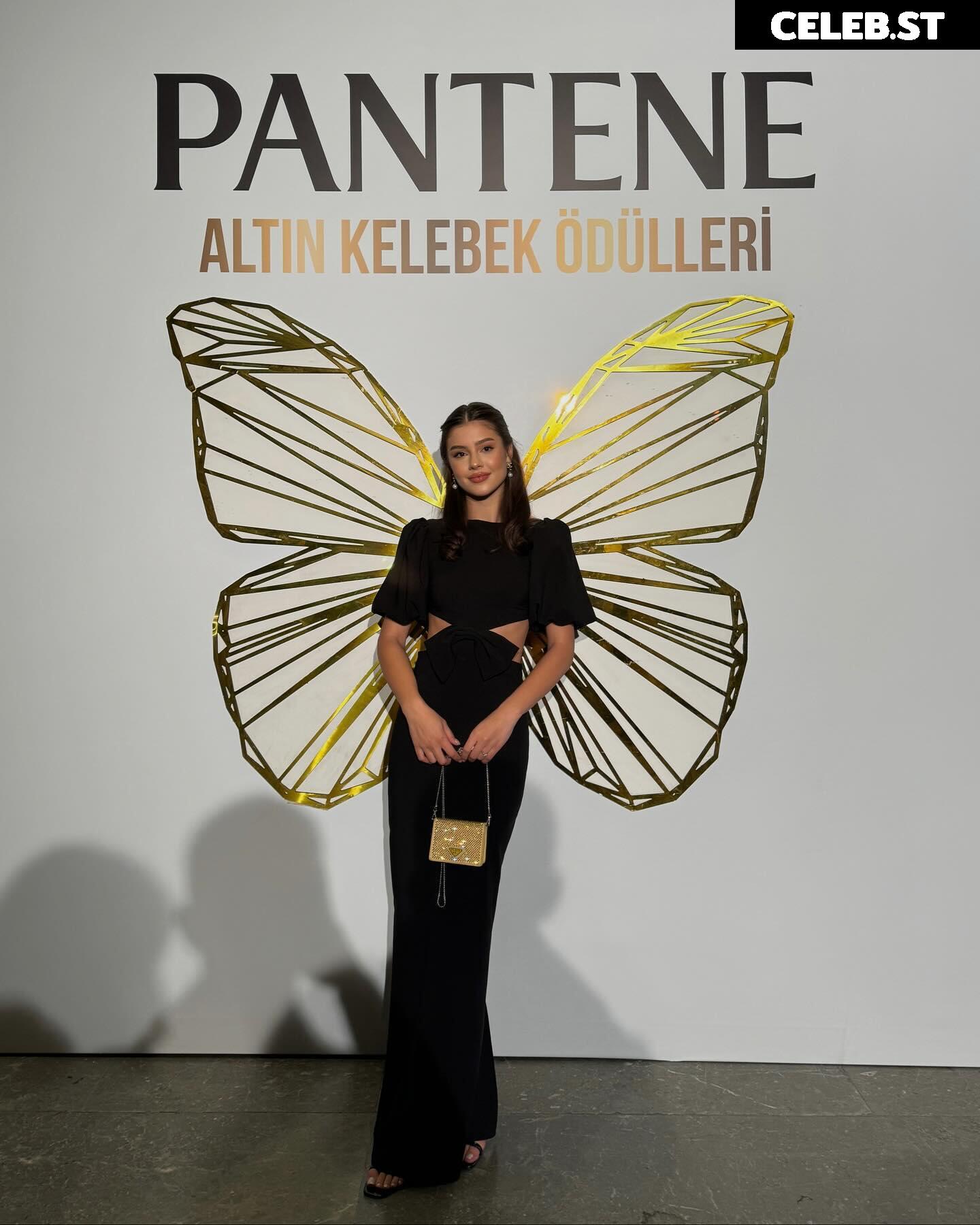 Sinem Melek Coşkun / sinemcoskunss / sinemcoskuns Image 12034775