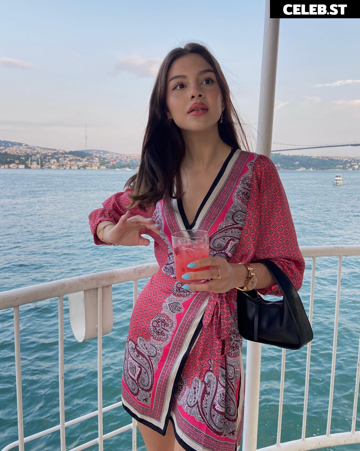 Sinem Melek Coşkun / sinemcoskunss / sinemcoskuns Image 12034691