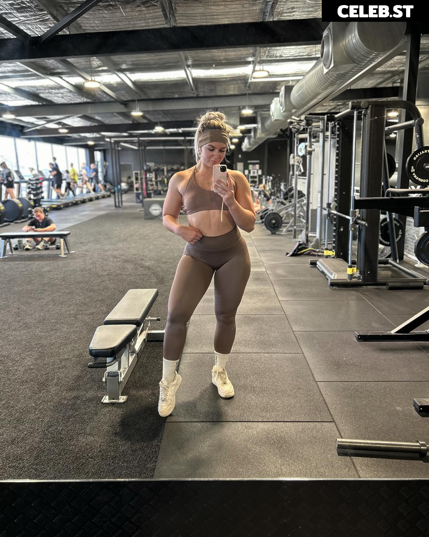 Nikita Simpson Image 12034156