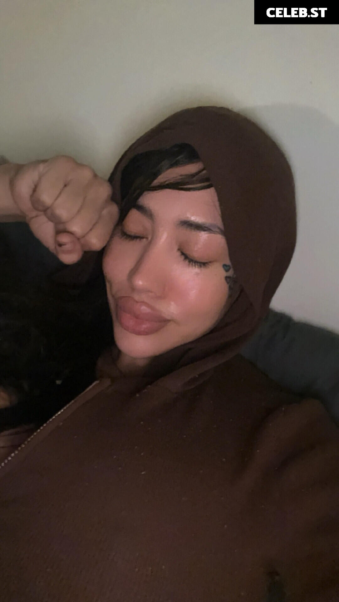 Shesitluxx Image 12037870