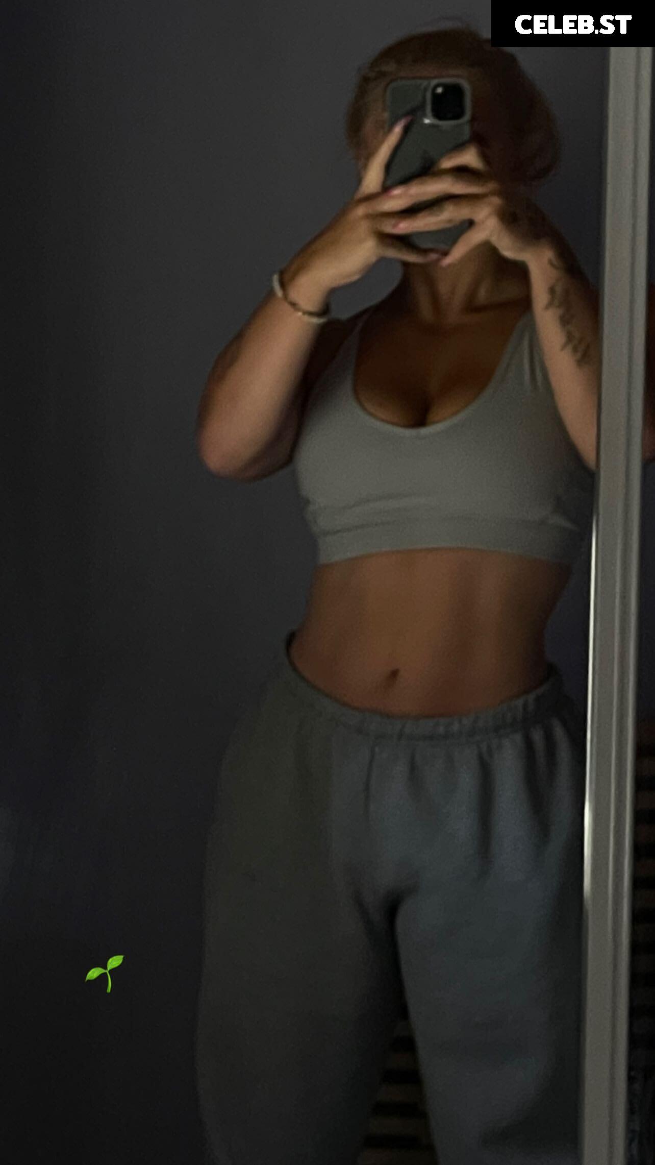 Deanna Horvath / deannamarie.fitness Image 12037111