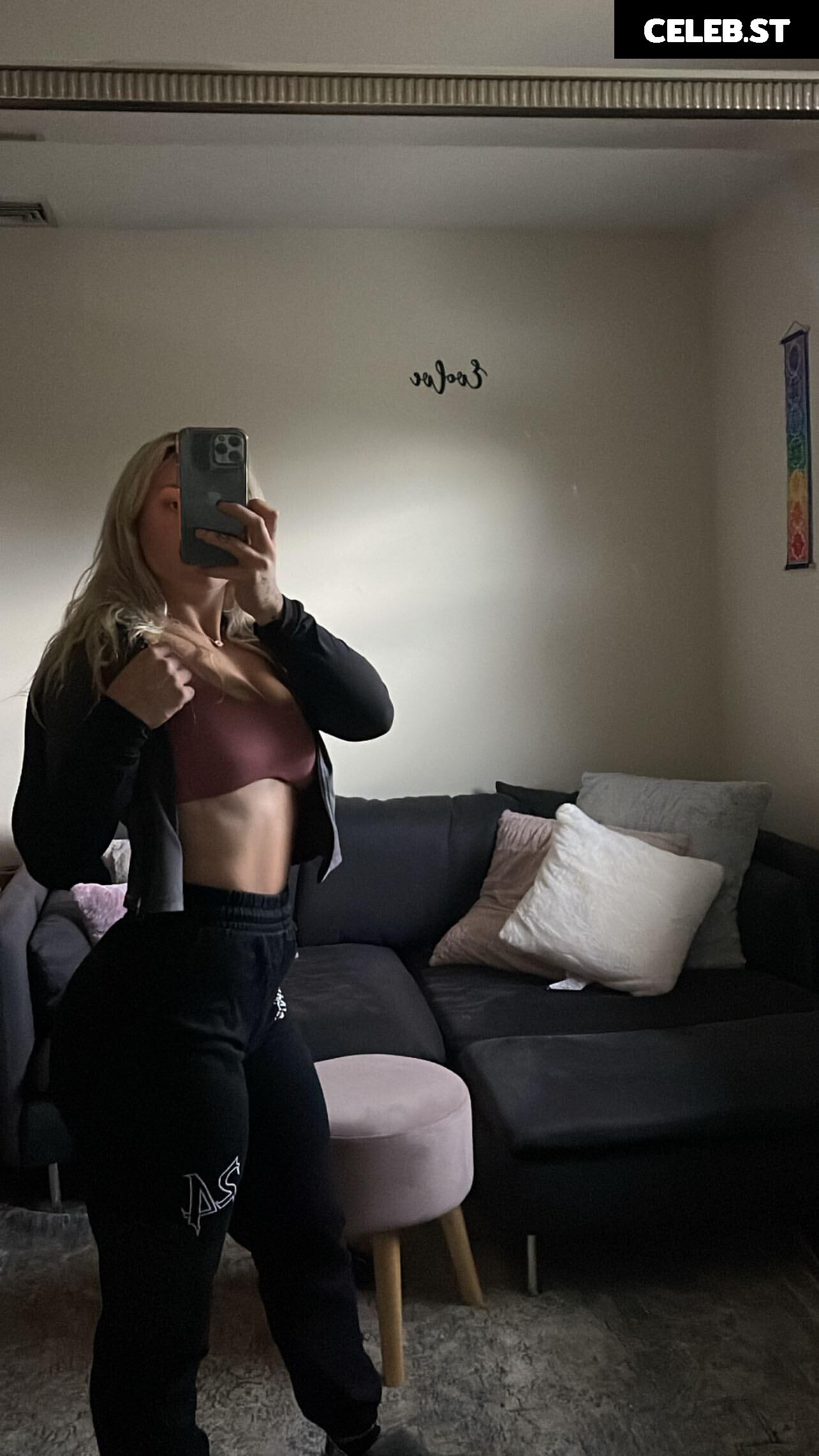 Deanna Horvath / deannamarie.fitness Image 12037105