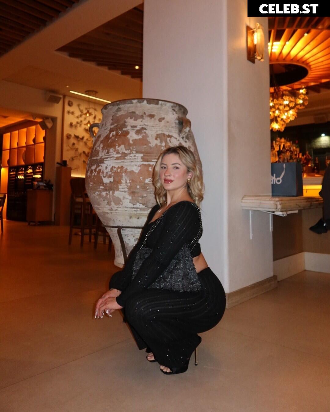 Deanna Horvath / deannamarie.fitness Image 12037038