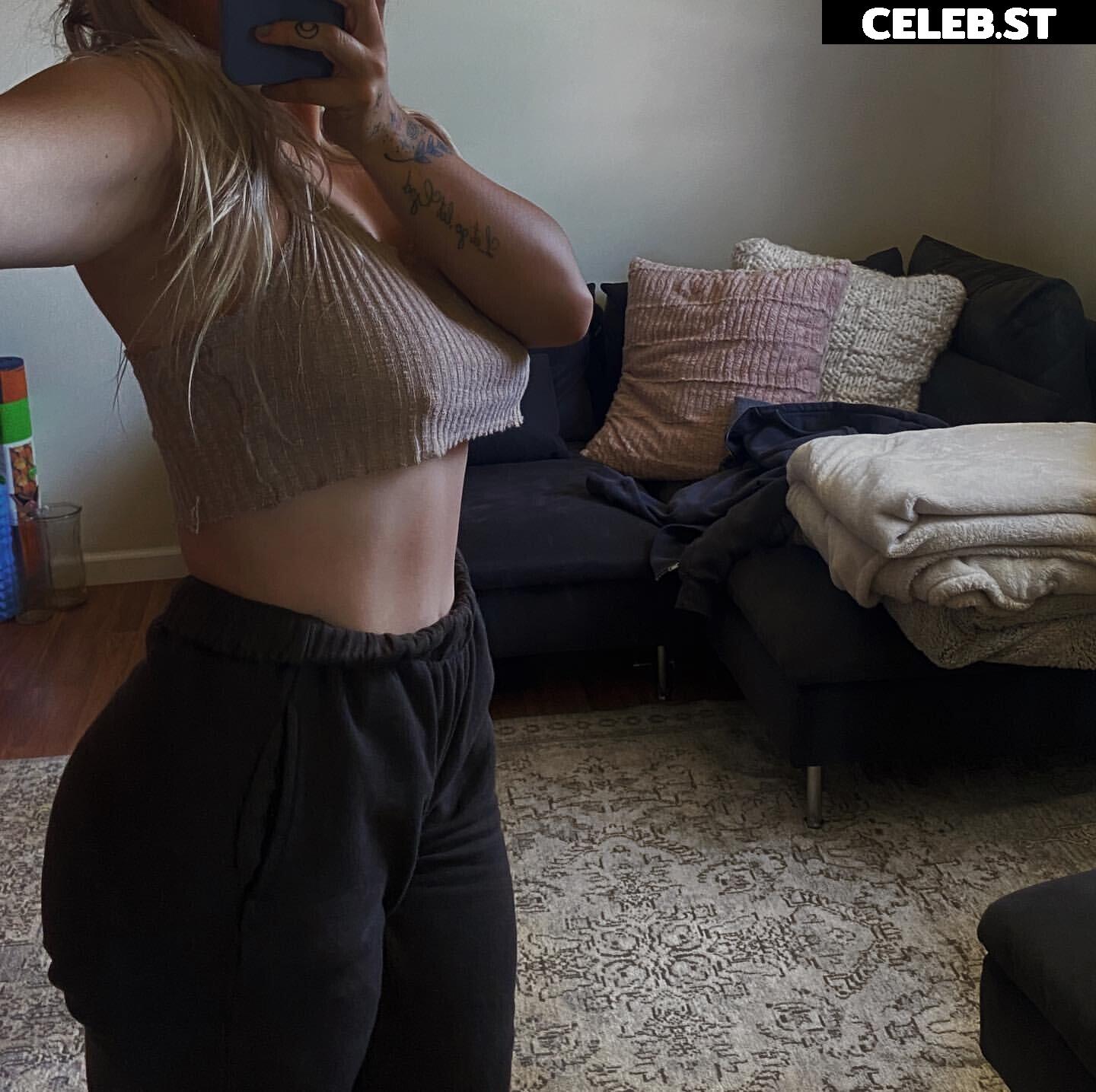 Deanna Horvath / deannamarie.fitness Image 12037079