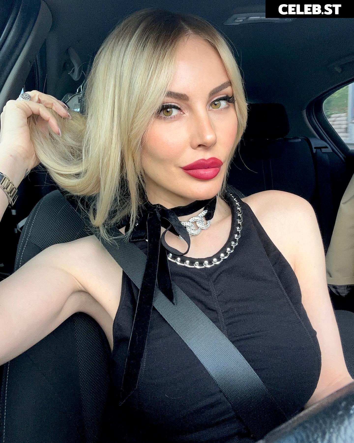 Hande Sarıoğlu Image 12036107