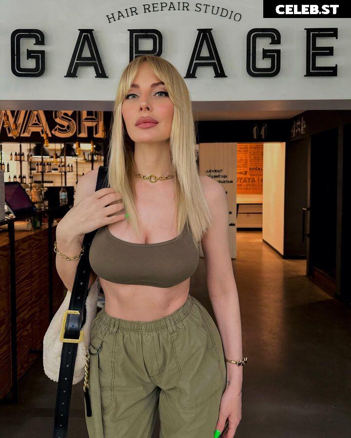 Hande Sarıoğlu Image 12036023