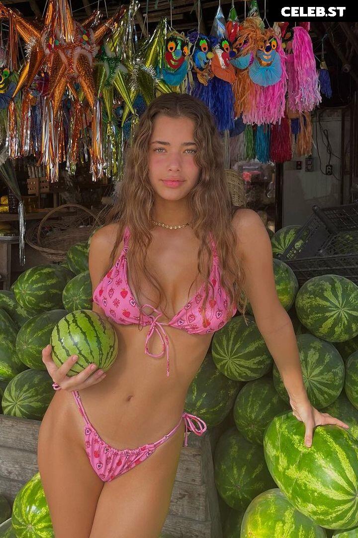 Carolina Azevedo Image 12030125
