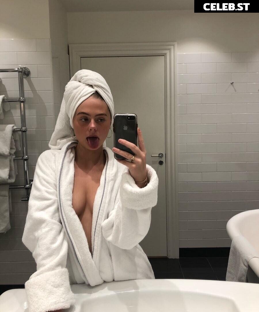 Aja Viola (@violas) Image 12033433