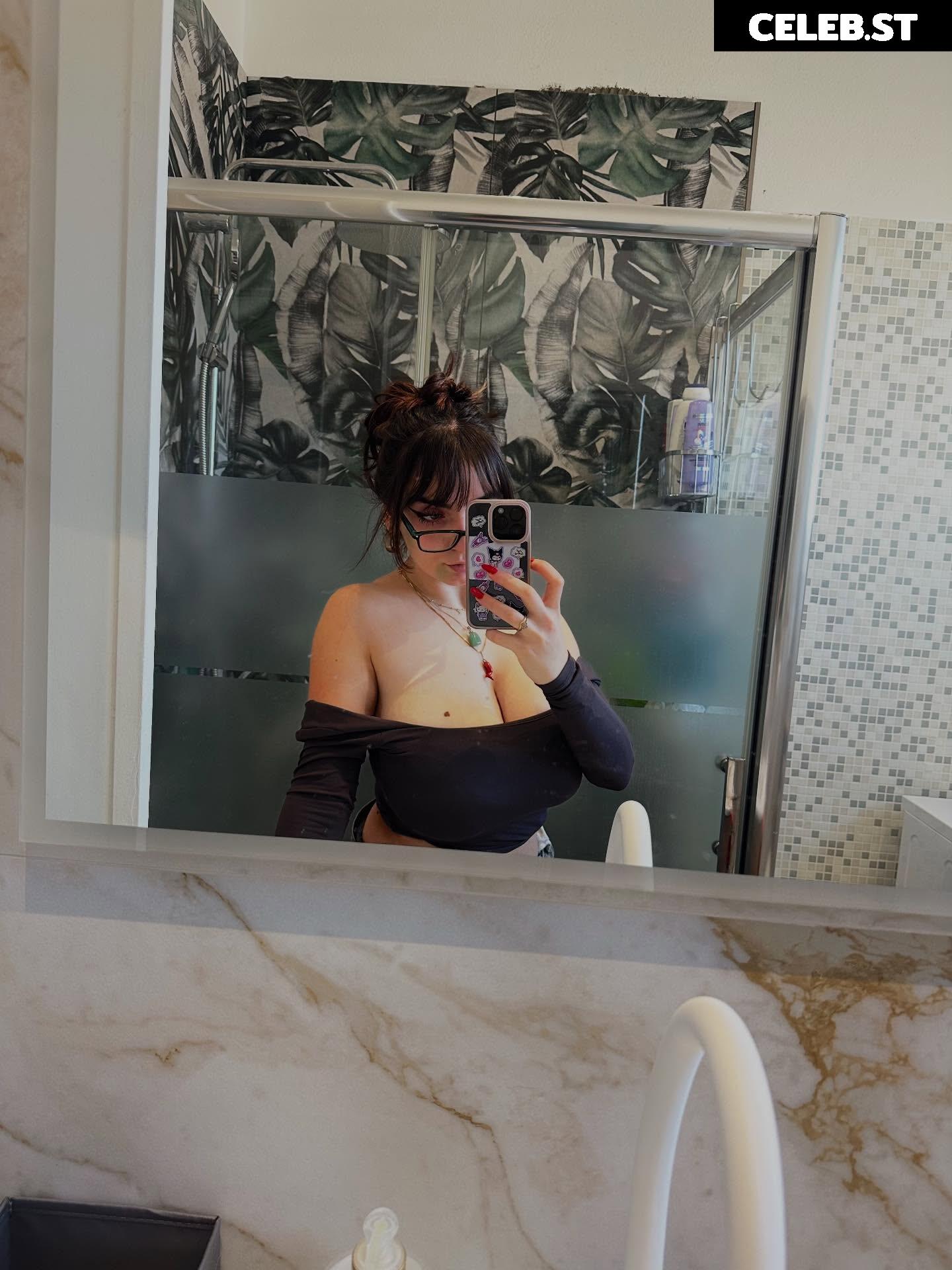 rebekadervishi [Busty Italian] Image 12033777