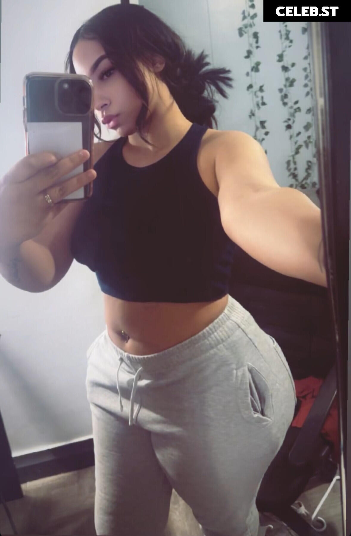 Thick baddie @Forevaa.laii Image 12032597