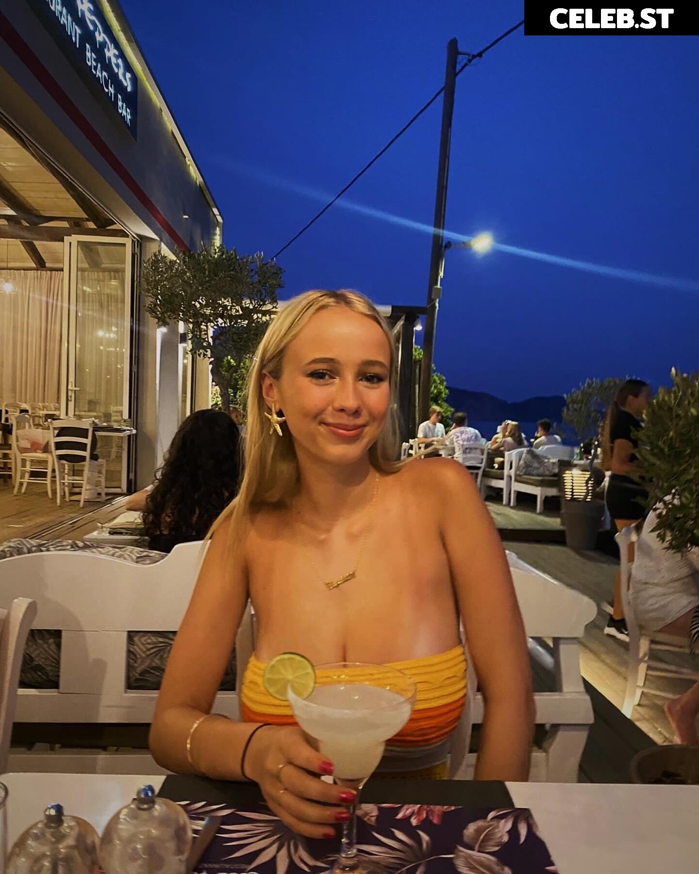 Lizzie Quinn Image 12005549