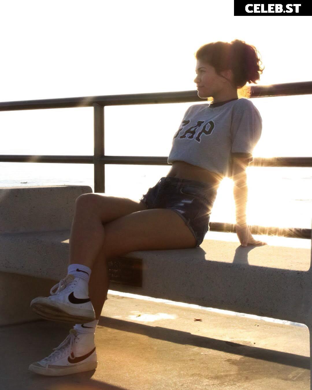 ciggybae / homeskilla_whitnit / Zendaya lookalike Image 12004794