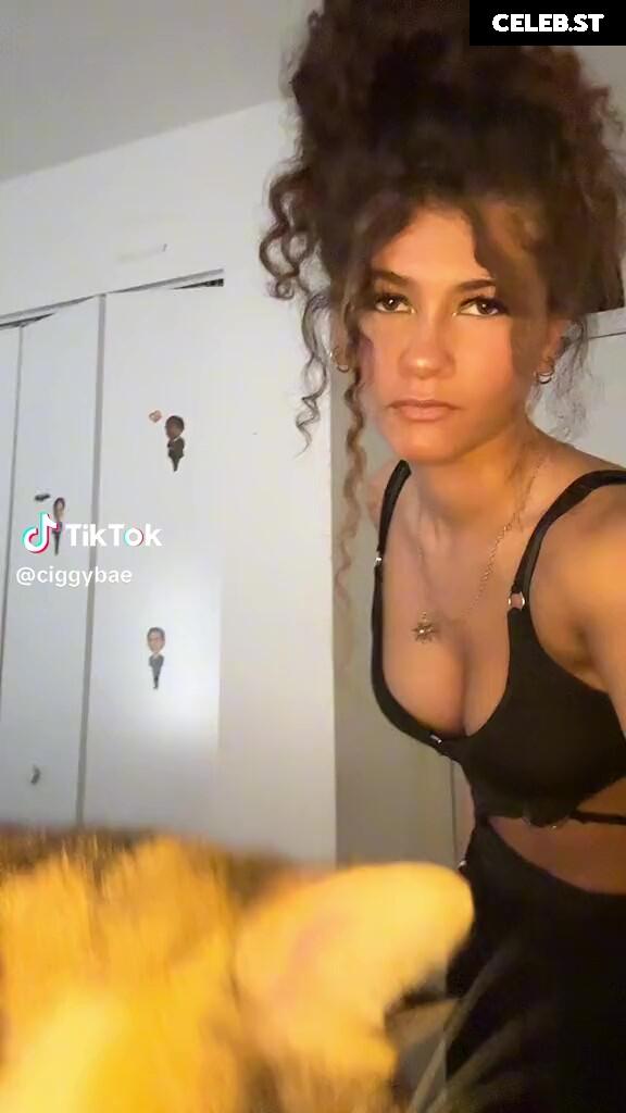 ciggybae / homeskilla_whitnit / Zendaya lookalike Image 12004725