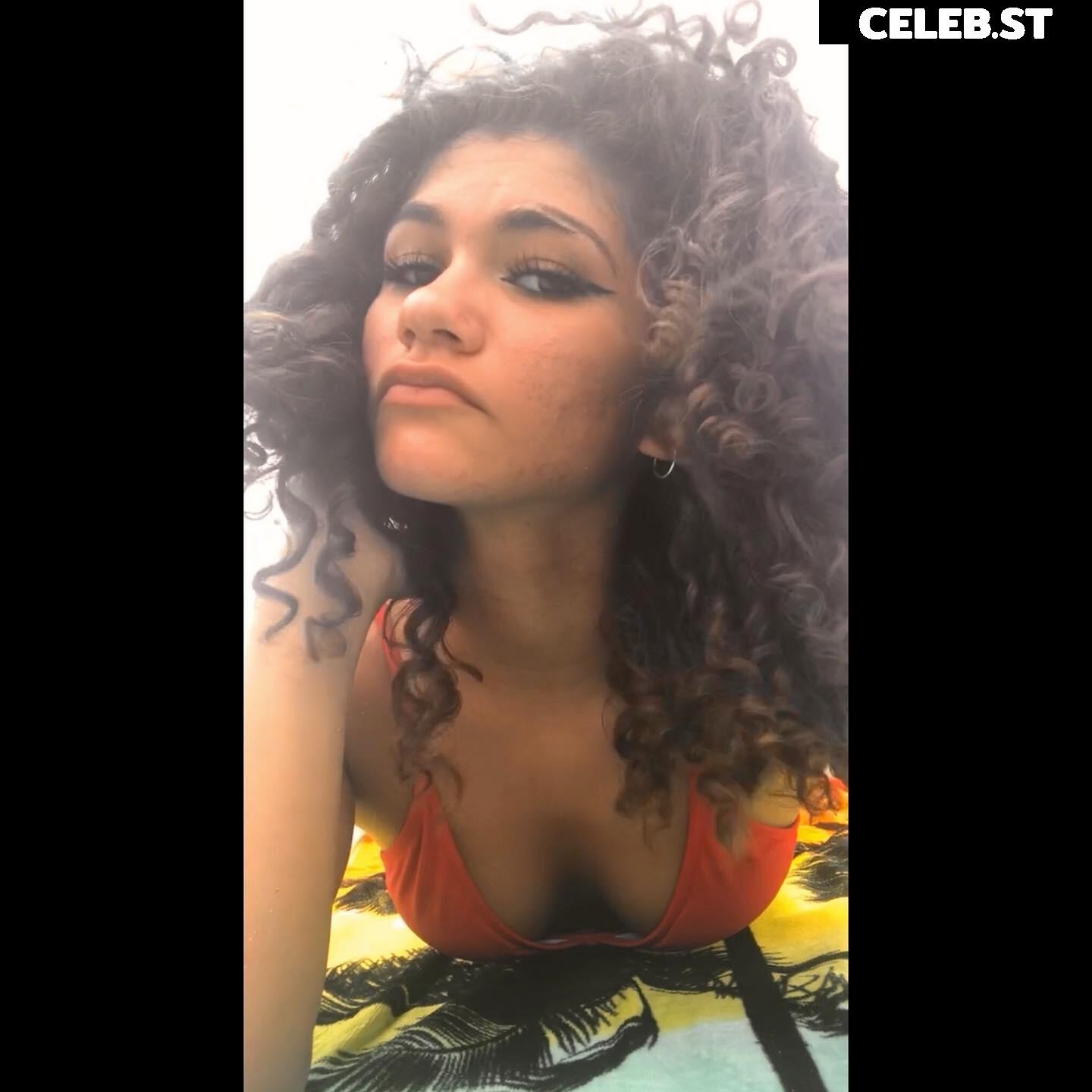 ciggybae / homeskilla_whitnit / Zendaya lookalike Image 12004756
