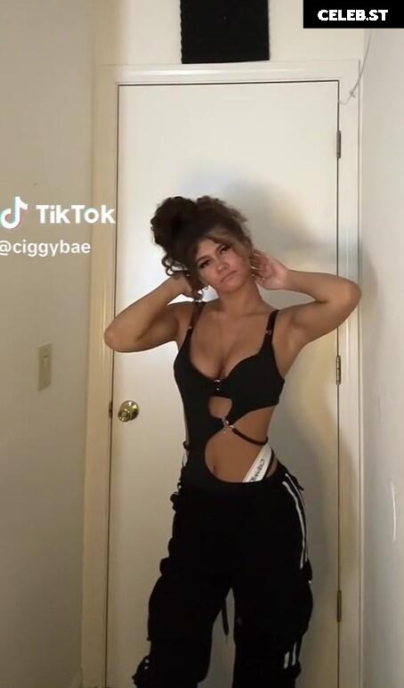 ciggybae / homeskilla_whitnit / Zendaya lookalike Image 12004744