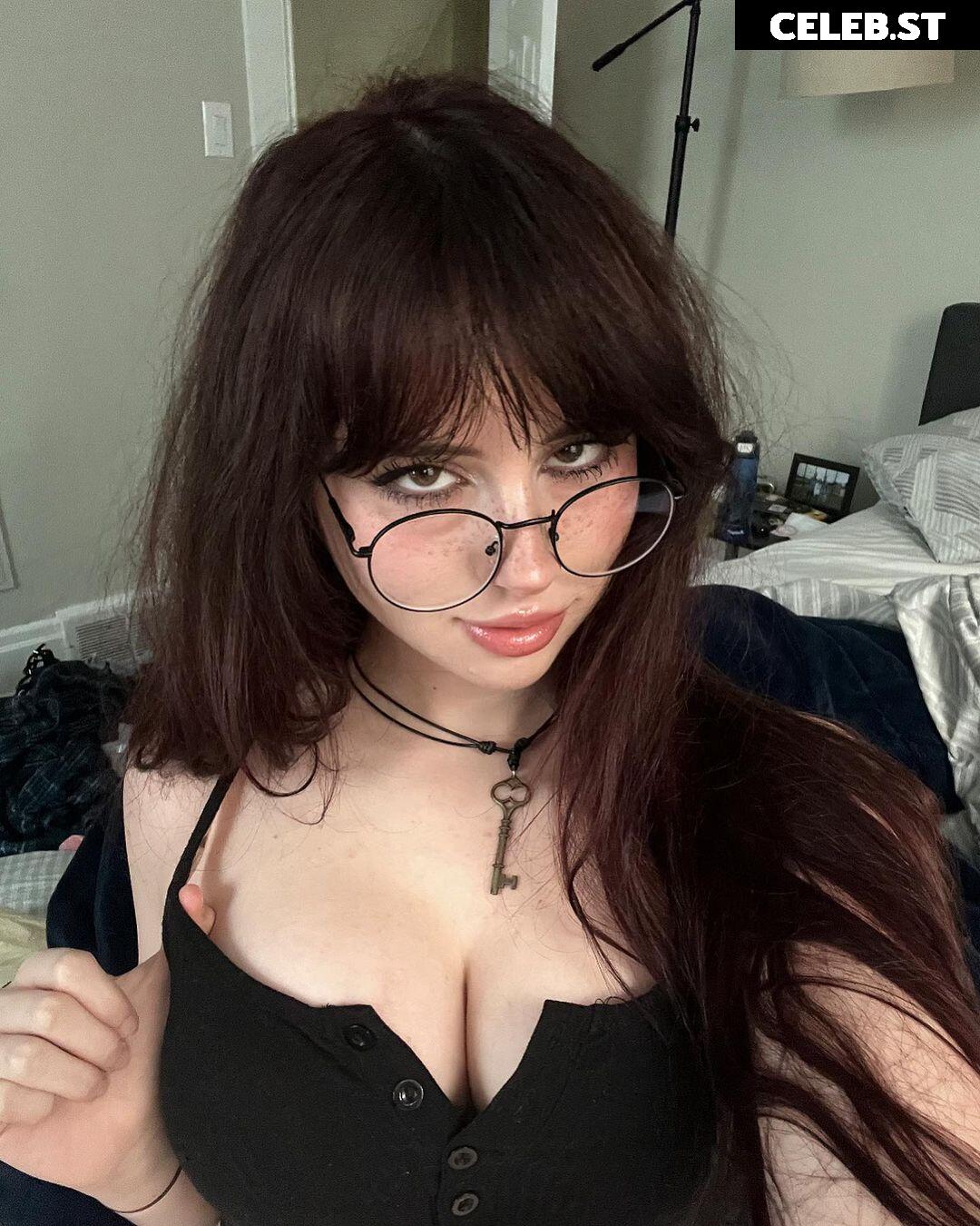 Liv @littlelivbug Image 12004032