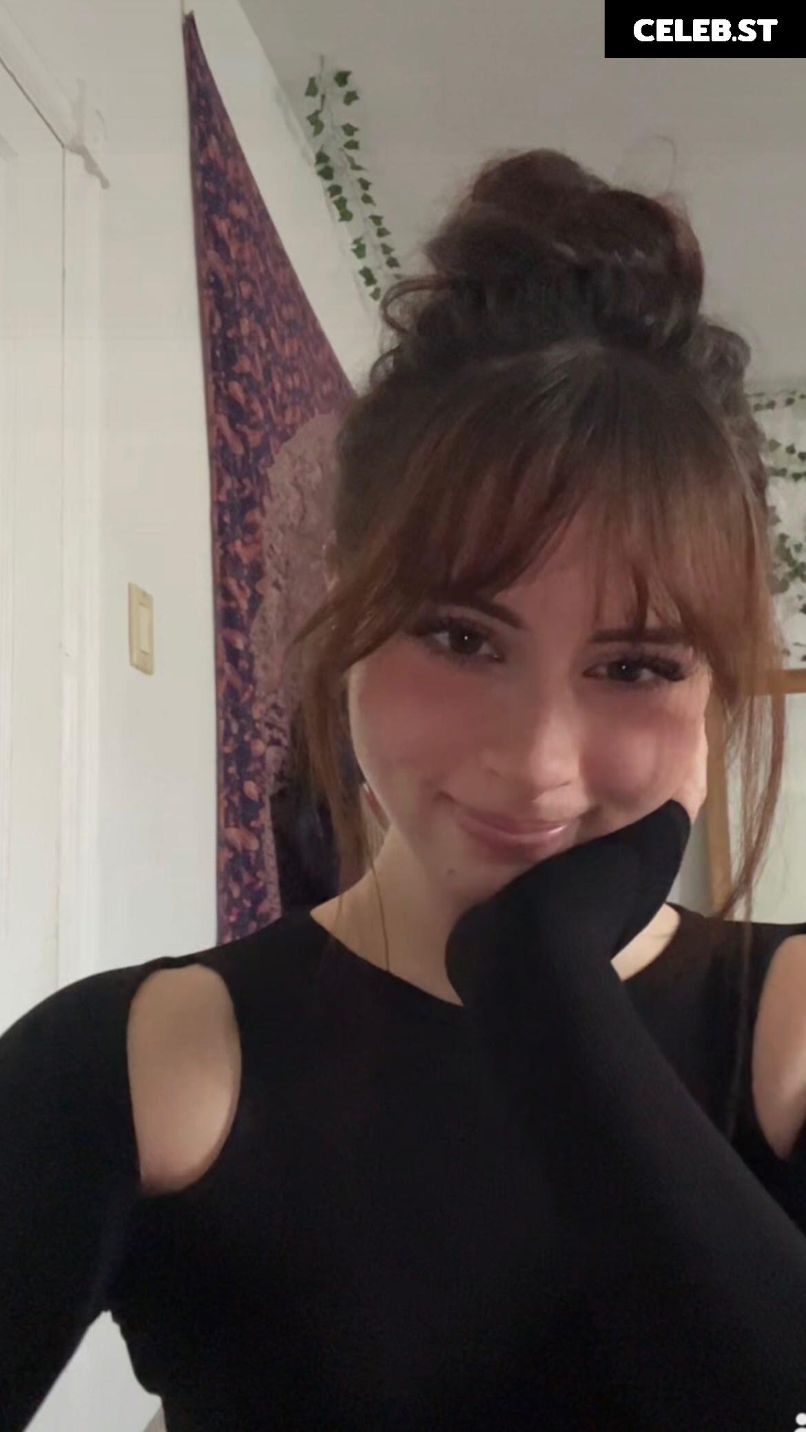 Liv @littlelivbug Image 12004323