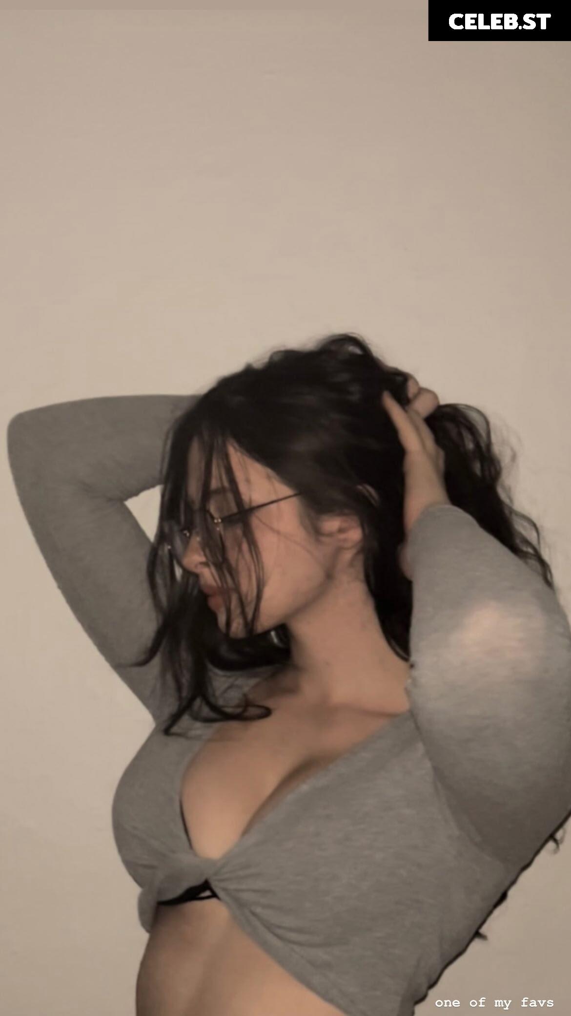 Liv @littlelivbug Image 12004320