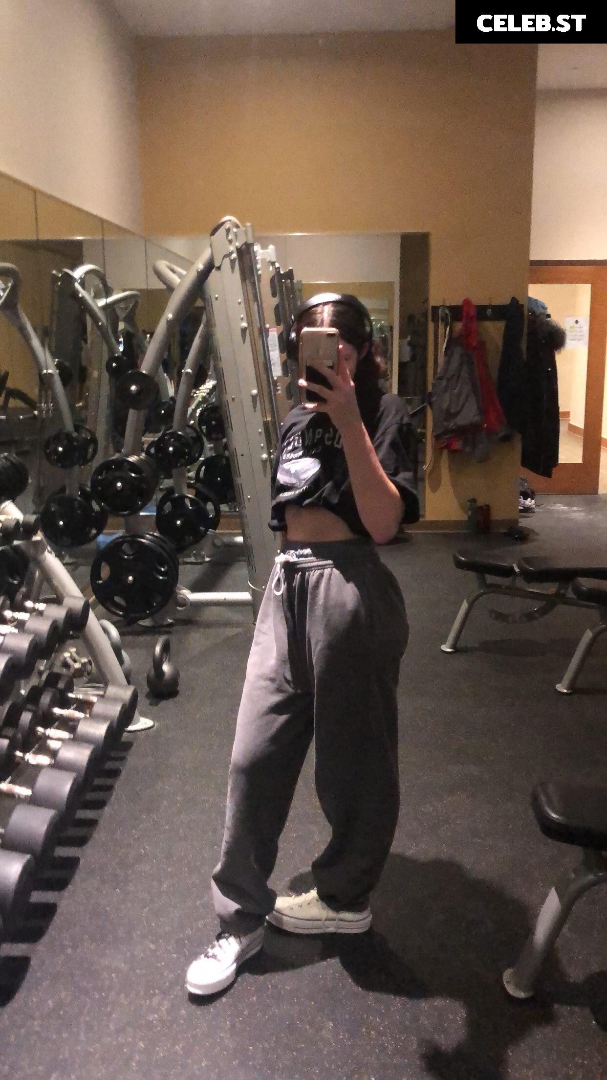 Liv @littlelivbug Image 12004327