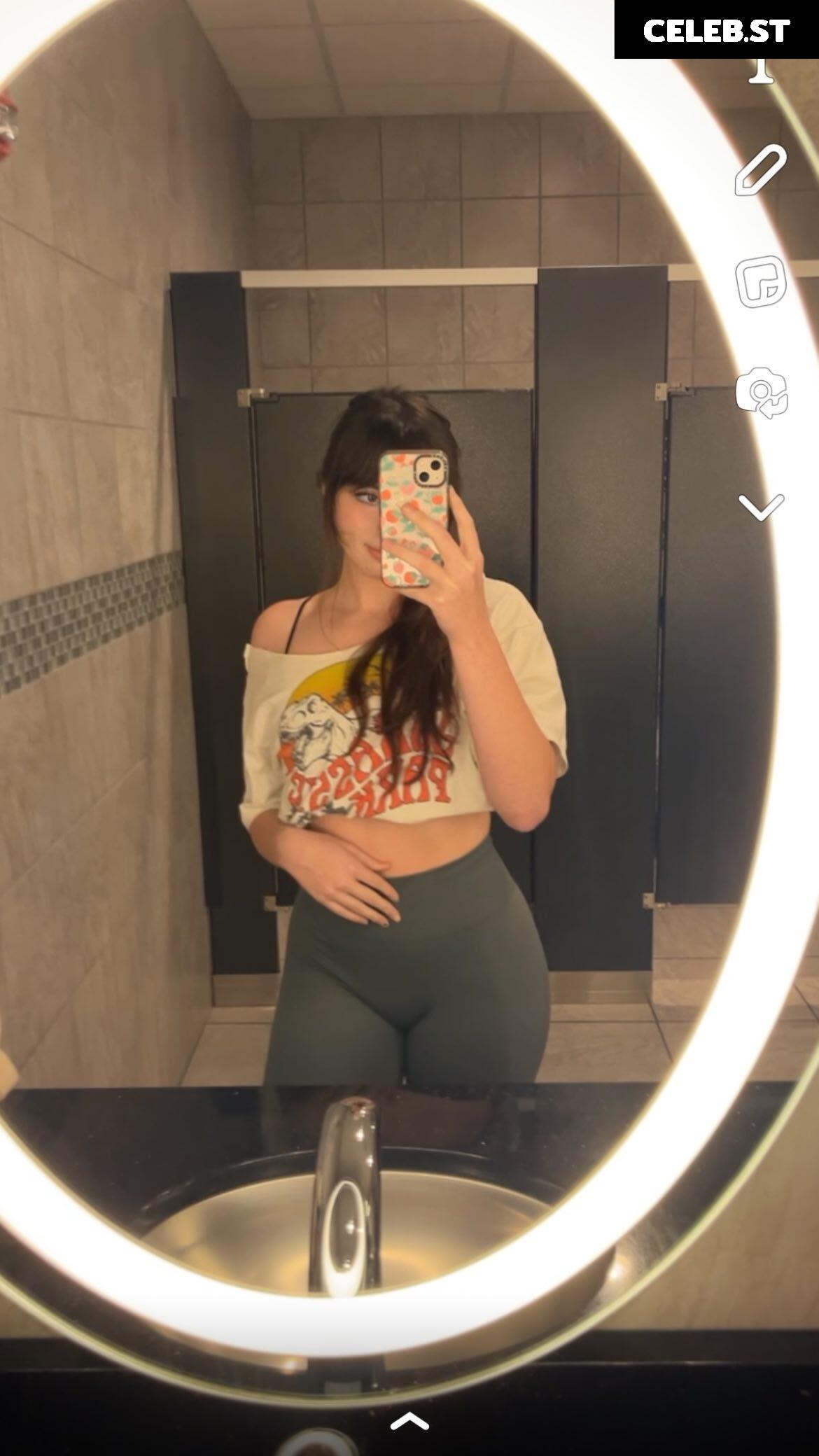 Liv @littlelivbug Image 12004302