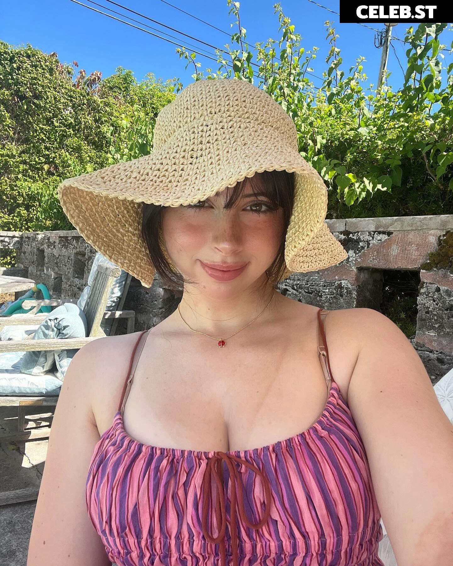 Liv @littlelivbug Image 12004305