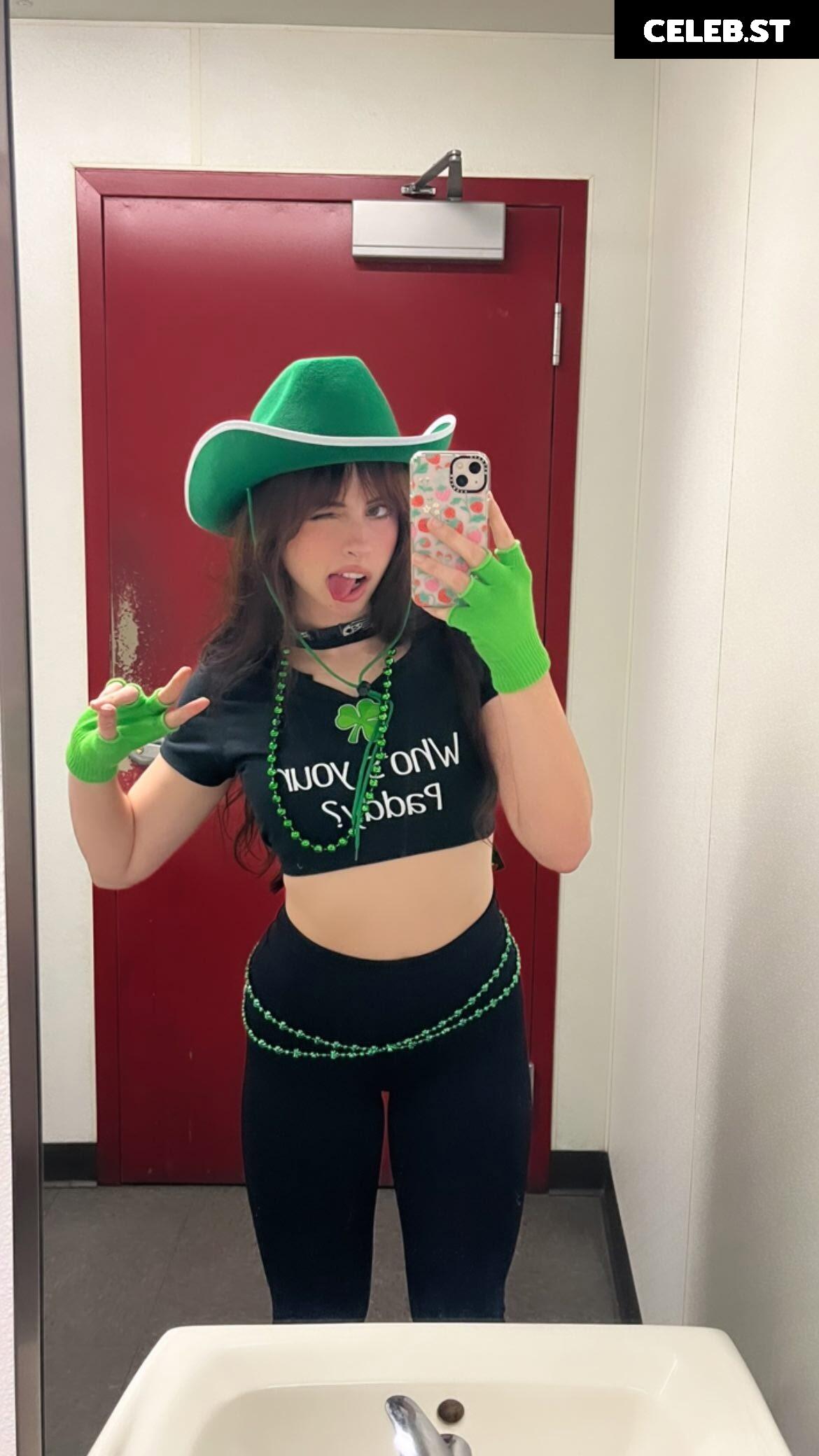 Liv @littlelivbug Image 12004304