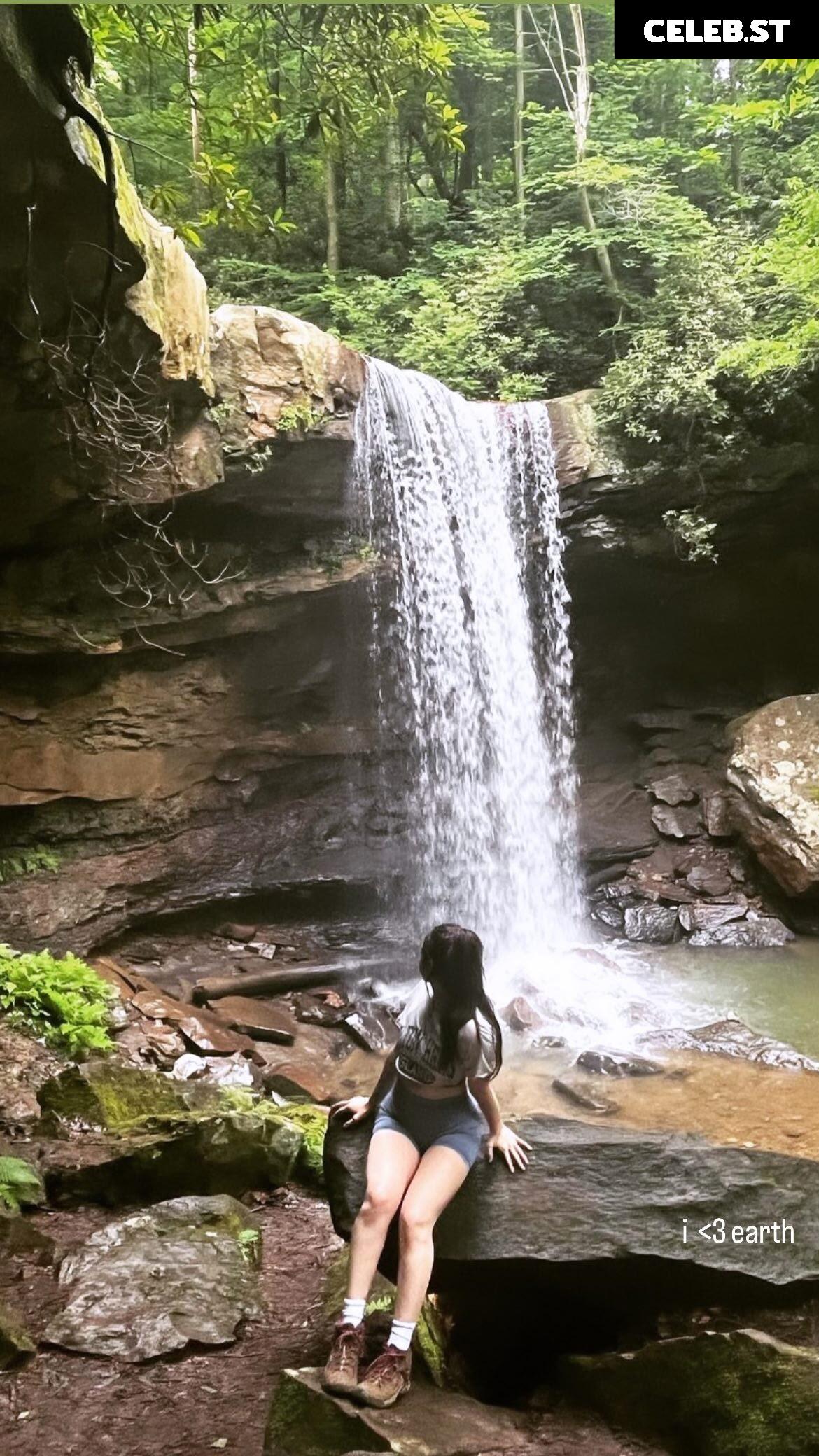 Liv @littlelivbug Image 12004330