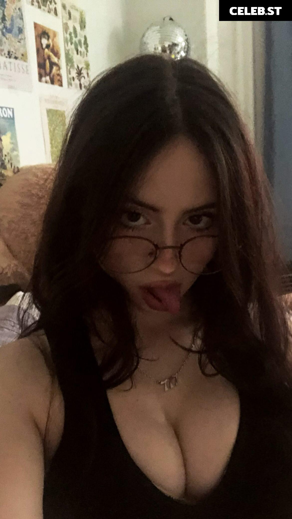 Liv @littlelivbug Image 12004338