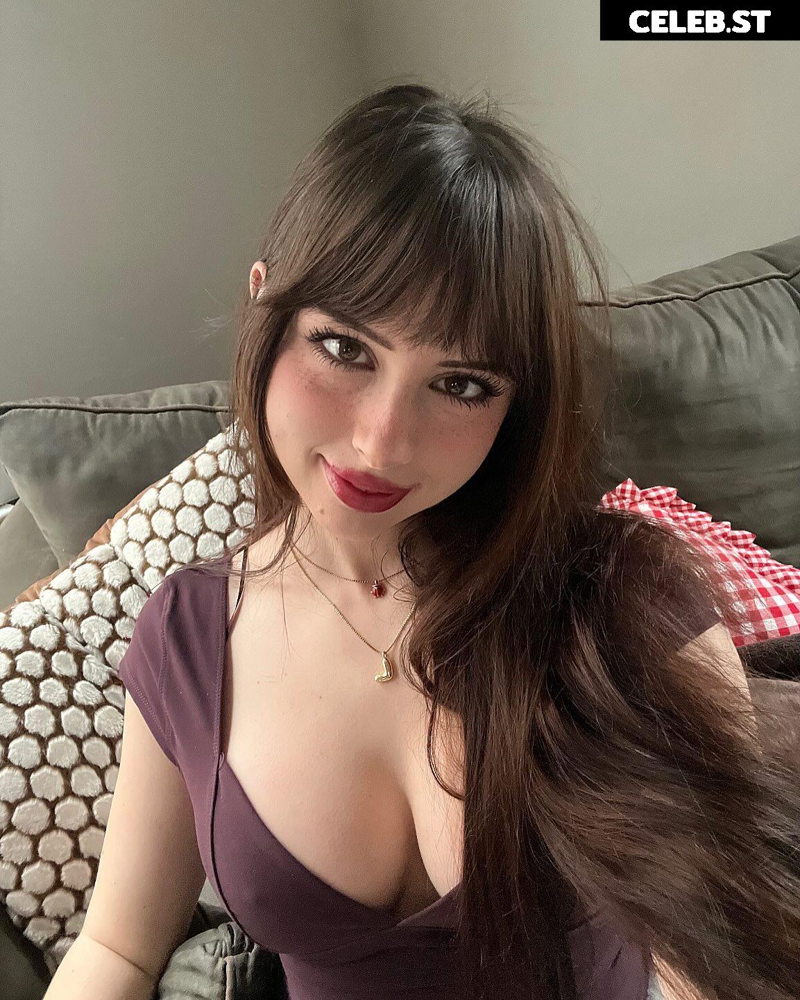 Liv @littlelivbug Image 12004348