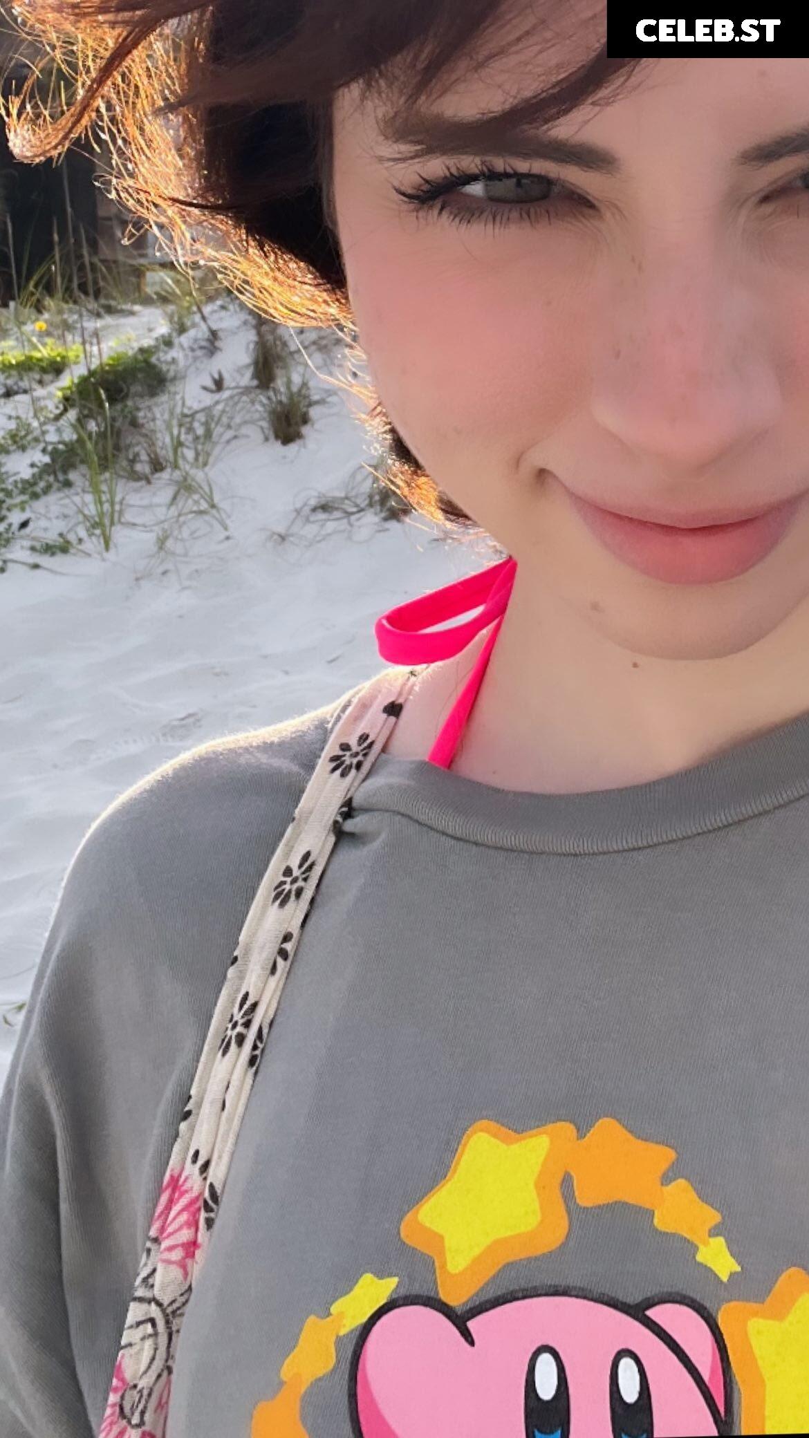 Liv @littlelivbug Image 12004299