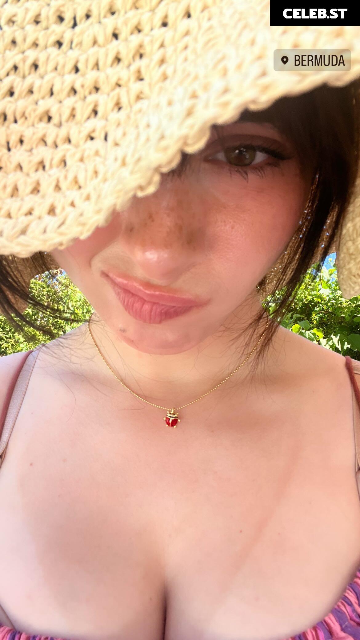 Liv @littlelivbug Image 12004288