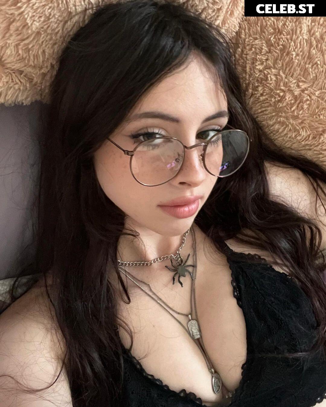 Liv @littlelivbug Image 12004253