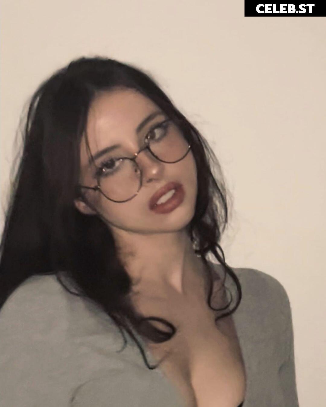 Liv @littlelivbug Image 12004245