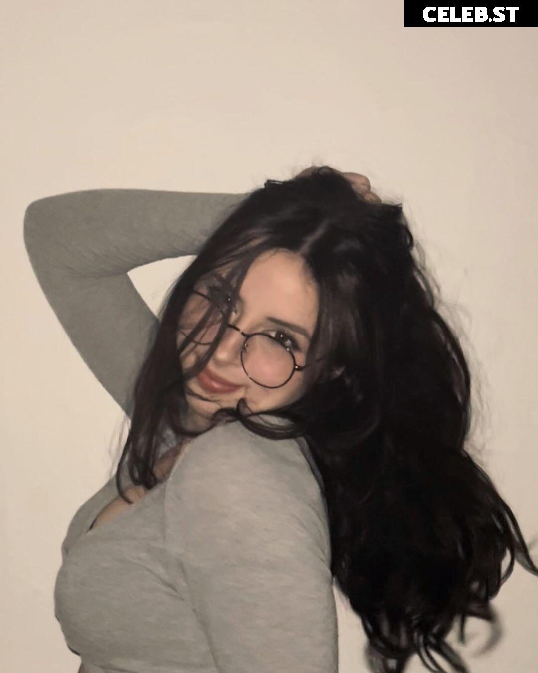 Liv @littlelivbug Image 12004244