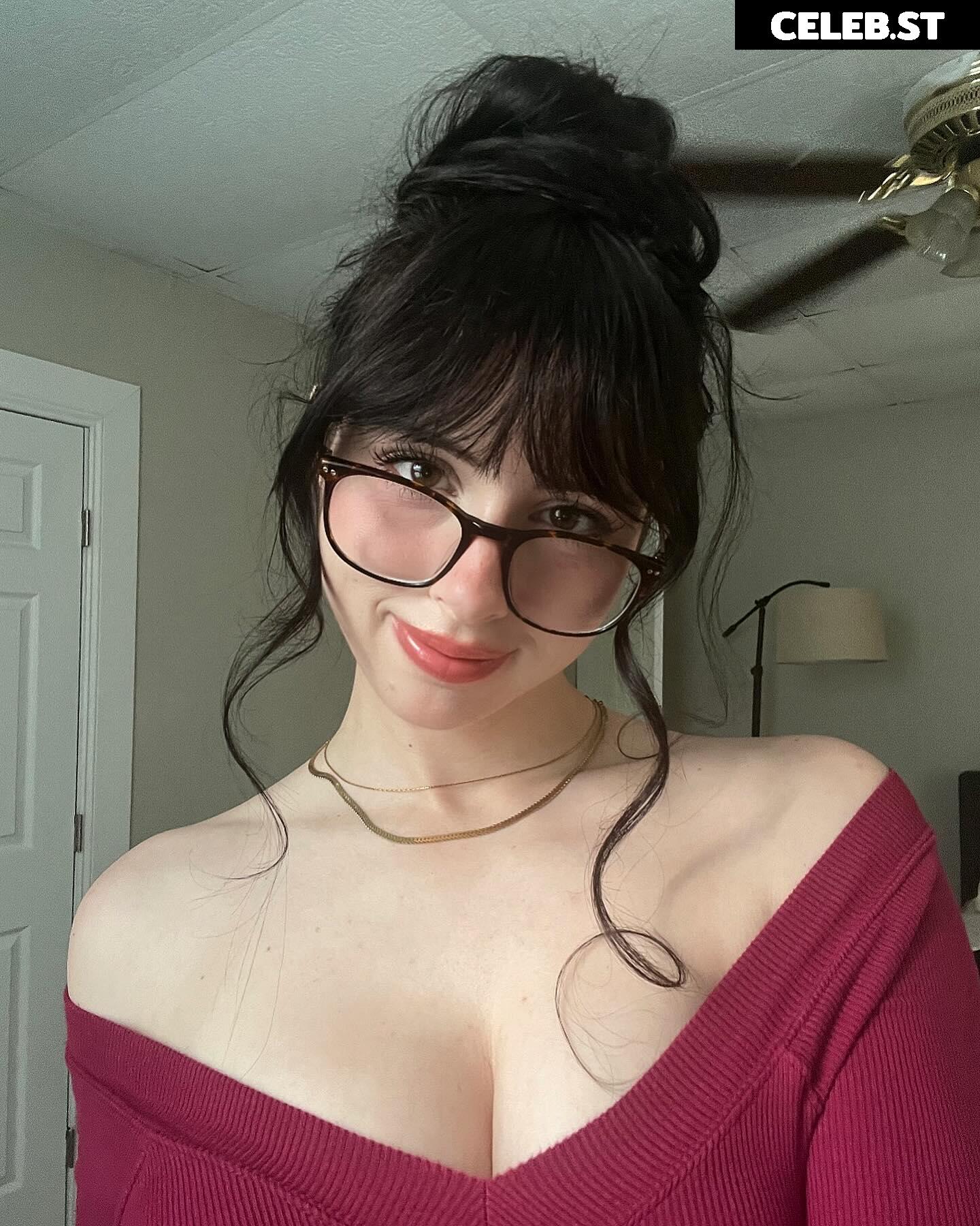 Liv @littlelivbug Image 12003985