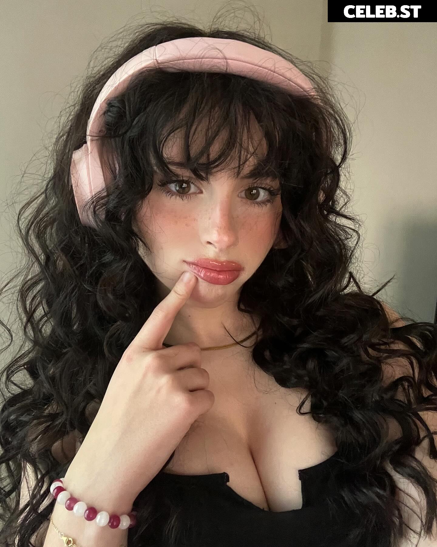 Liv @littlelivbug Image 12003967