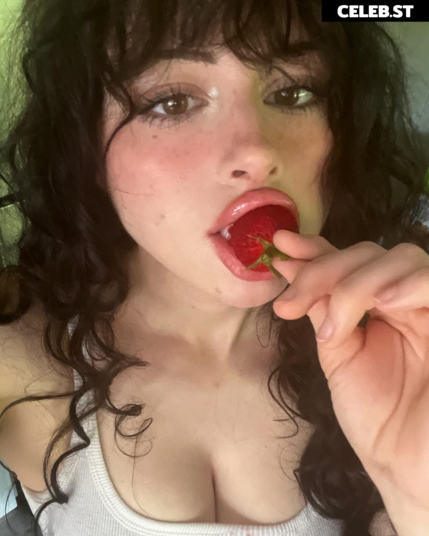 Liv @littlelivbug Image 12003968