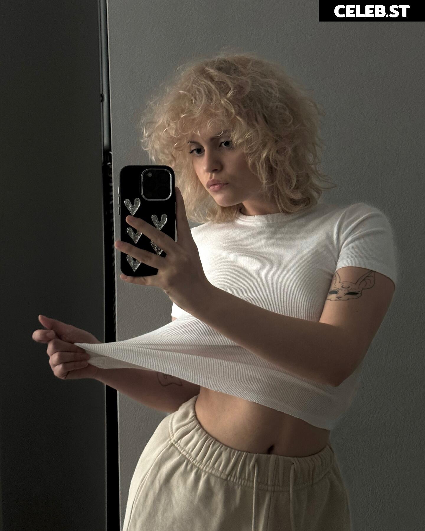 Yana Martin / yanamartinn / mar.t.ina Image 12003209